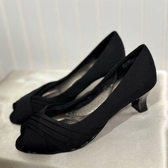 Coach and Four  Black Fabric Peep Toe Kitten Heel Pumps  7 Elegant Dress Shoes - Picture 1 of 8
